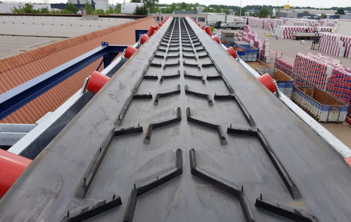 Rubber transportband met chevron profiel