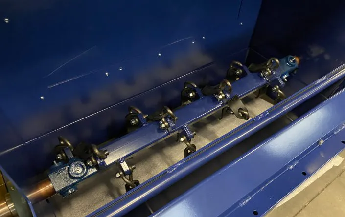 Detailfoto van een kluitenbreker.