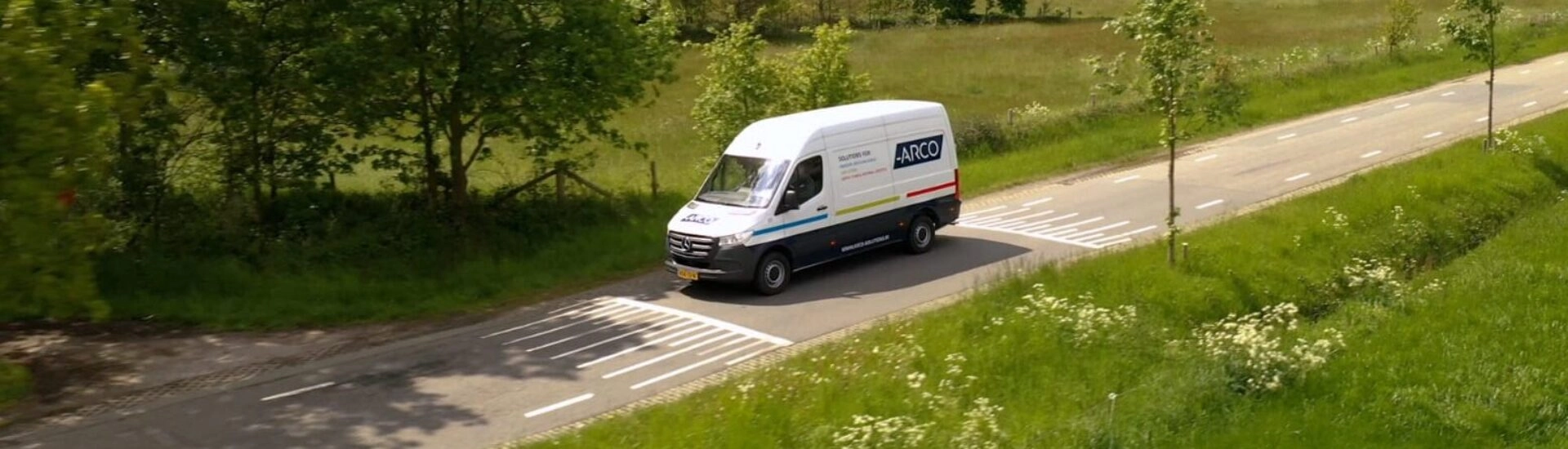 ARCO bedrijfswagen onderweg