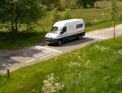 ARCO bedrijfswagen onderweg