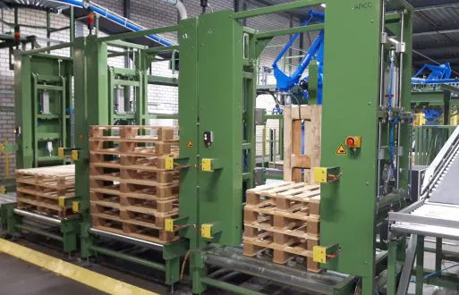 Automatische Pallet Stapelaar van ARCO Solutions / ARCO's automated pallet stacker