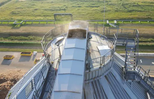 Transportband overdekt in een silo